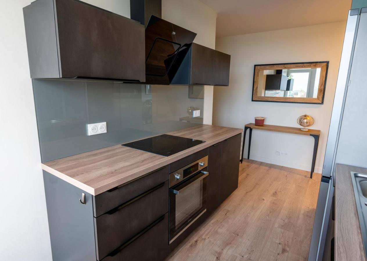 Appartamento T2 De Standing Climatise Avec Parking Prive, Tram T2 T5, Hopitaux Est Bron Esterno foto