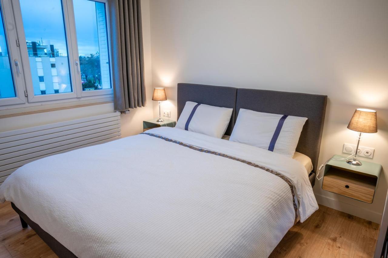 Appartamento T2 De Standing Climatise Avec Parking Prive, Tram T2 T5, Hopitaux Est Bron Esterno foto
