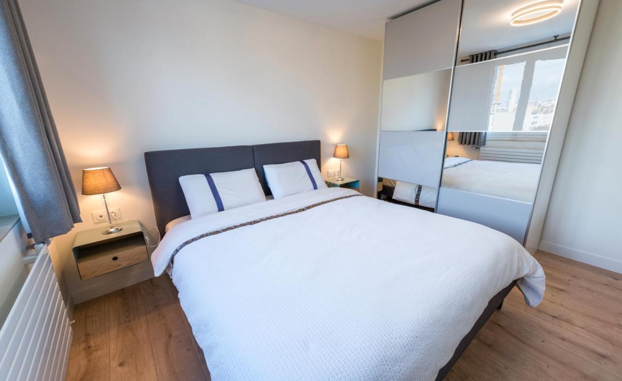Appartamento T2 De Standing Climatise Avec Parking Prive, Tram T2 T5, Hopitaux Est Bron Esterno foto