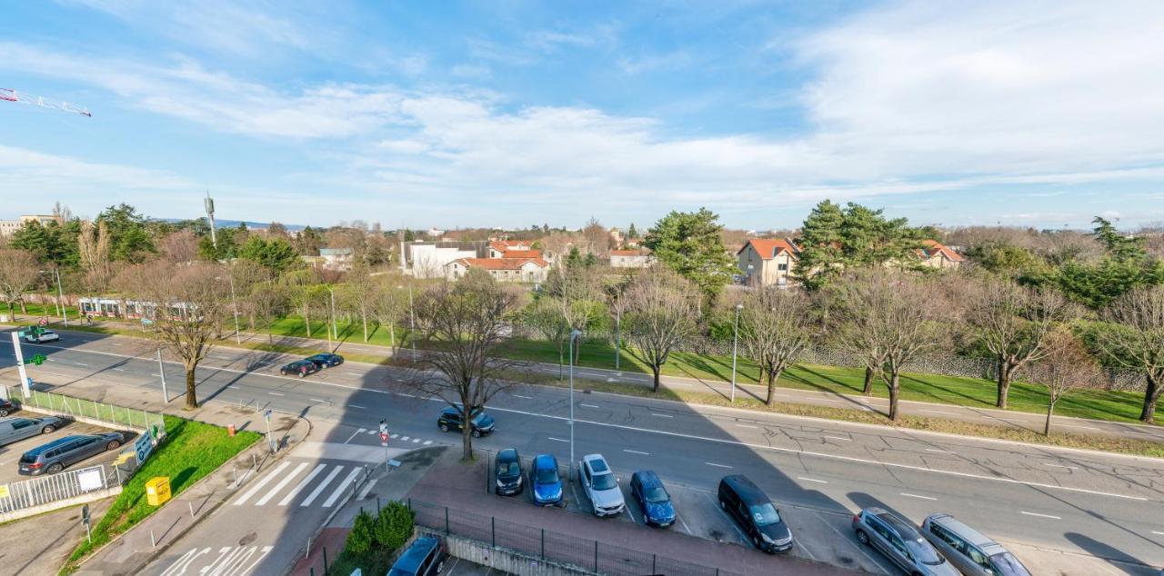 Appartamento T2 De Standing Climatise Avec Parking Prive, Tram T2 T5, Hopitaux Est Bron Esterno foto